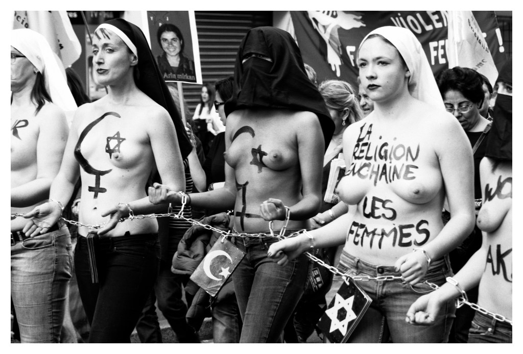 Femen activists marching in Paris, 2015. Photographed by Mickael Menard. (Reproduced under a Creative Commons license).